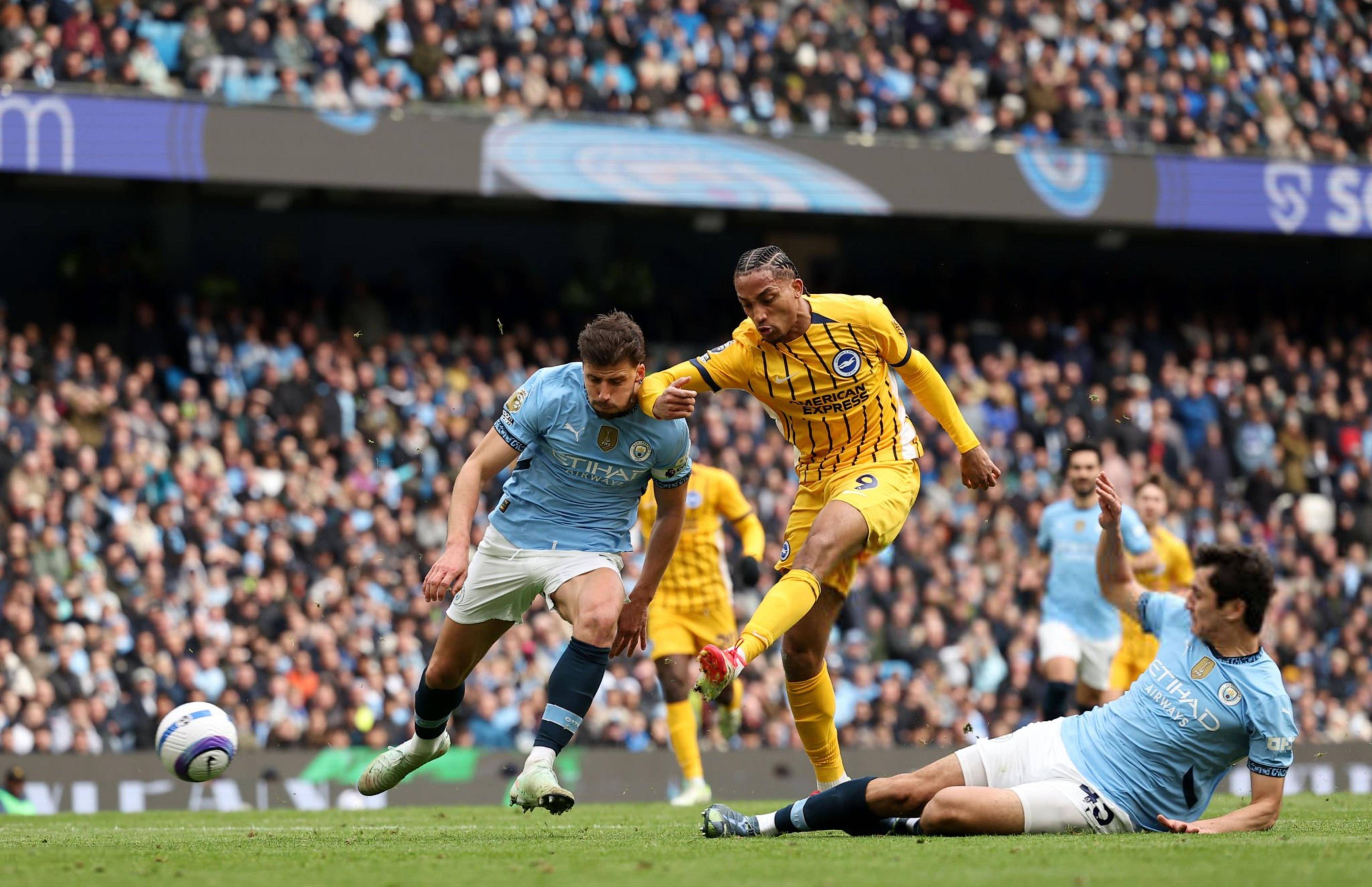 哈兰德焦点对战，西亚卡姆与80激战巴黎圣日耳曼分钟，战术调整胜负难料！全场沸腾不已的简单介绍