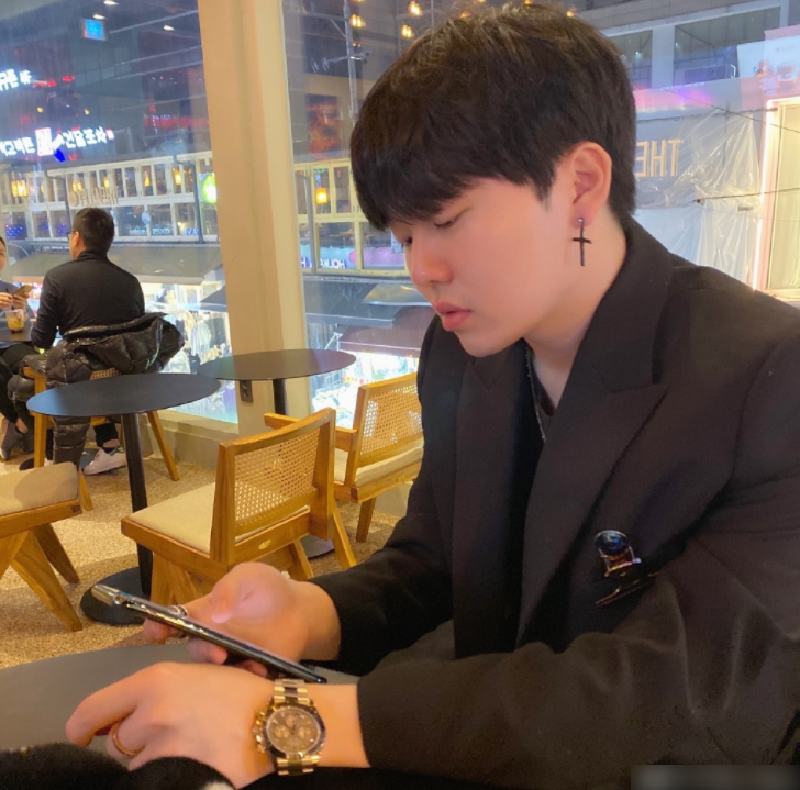 关于Rookie重返赛场,晋级下一阶段首场状态出色,SKT观众沸腾!再创辉煌时刻的信息 关于Rookie重返赛场,晋级下一阶段首场状态出色,SKT观众沸腾!再创辉煌时刻的信息